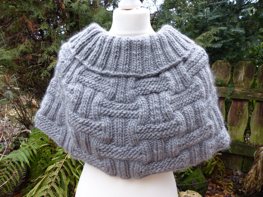 Strickanleitung Cape "Reise nach Brüggen"