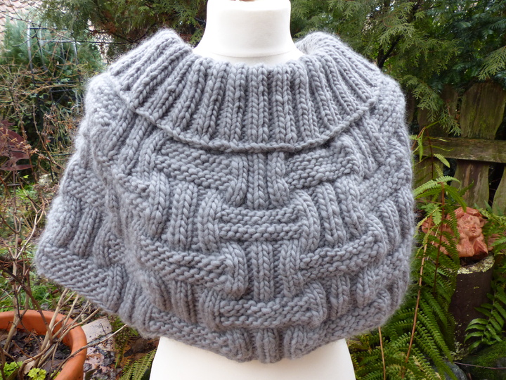 Strickanleitung Cape "Reise nach Brüggen"