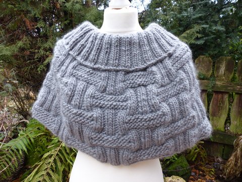 Strickanleitung Cape "Reise nach Brüggen"