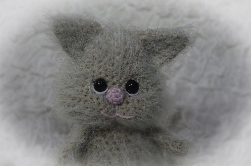 Glückskatze mit Maus sitzende Variante Katze zu Valentinstag Geburtstag