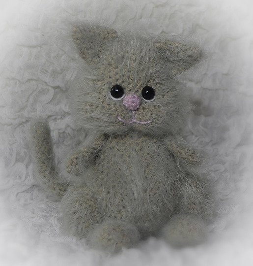 Glückskatze mit Maus sitzende Variante Katze zu Valentinstag Geburtstag