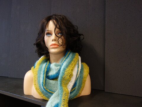 Längs gestrickter luftig leichter Schal mit Glamour