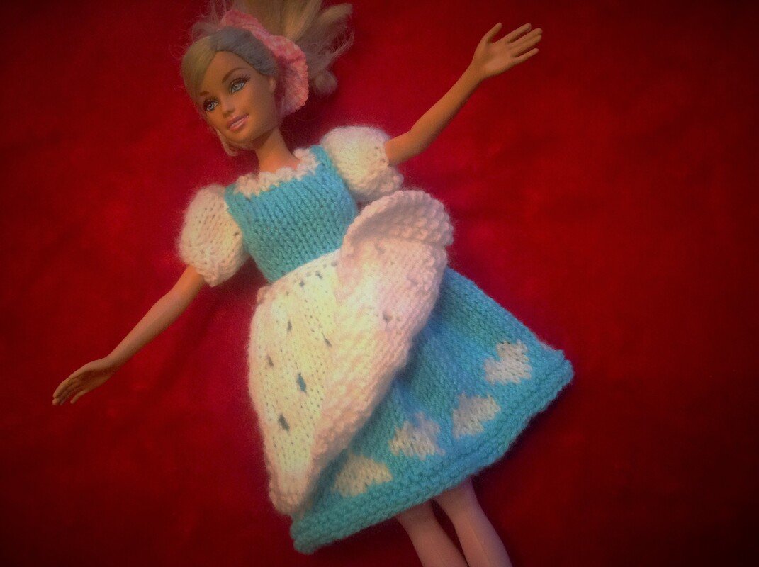 Strickanleitung Dirndl für Ankleidepuppen 29 cm