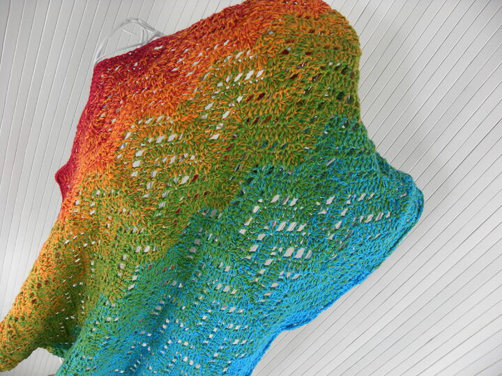 Tuch "Bad Dürrheimer Kurschatten gehäkelt" mit 1 BOBBEL-COTTON von Woolly Hugs