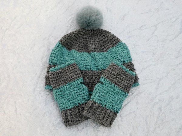 Crochet pattern hat and wrist warmers Snuggly