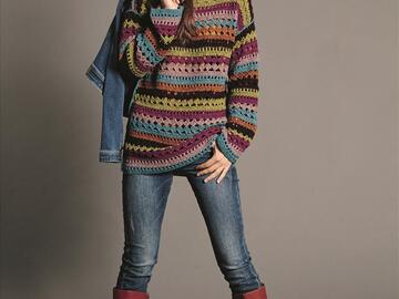 Gehäkelter Pullover mit außergewöhnlichem Rautenmuster