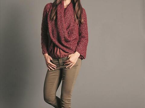 Gehäkelter Pullover mit Wickeleffekt