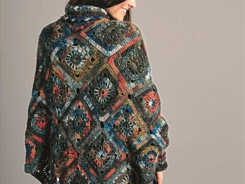 Gehäkelter Poncho aus Granny-Squares