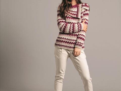 Gehäkelter Pullover mit lässigem Kragen