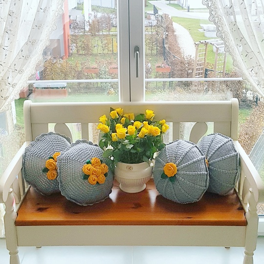 Häkelkissen mit Rosen Dekokissen