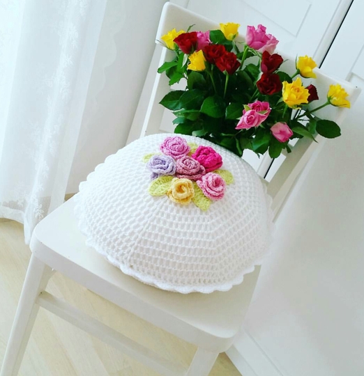 Häkelkissen mit Rosen Dekokissen