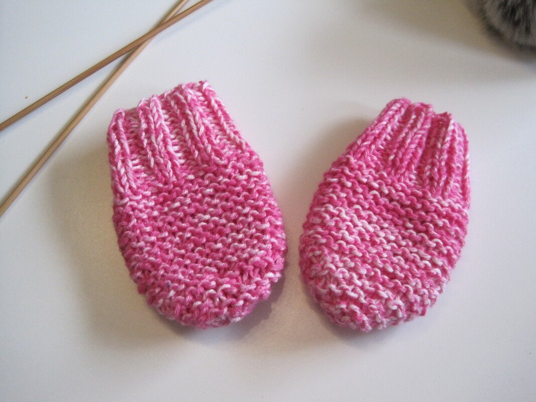 Strickanleitung Baby Fäustlinge 0-12 Monate, ausführliche Anleitung und Tabelle mit allen Größen