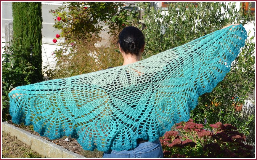 Tuch "Aufgeblüht" mit 1 BOBBEL-MOHAIR von Woolly Hugs gehäkelt