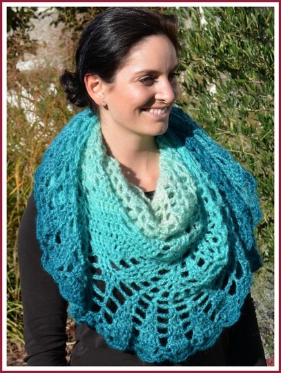 Tuch "Aufgeblüht" mit 1 BOBBEL-MOHAIR von Woolly Hugs gehäkelt