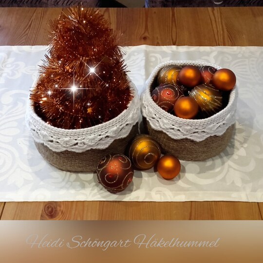 Körbchen-Set mit Spitze und Eierbechern fürs Frühstück, Jutegarn, Paketband, Baumwollgarn, Häkelanleitung