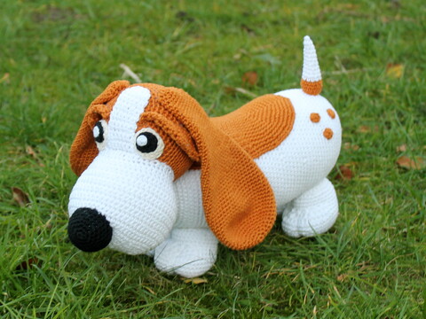Beagle Snoopy – amigurumi crochet pattern dog, approx. 30 cm