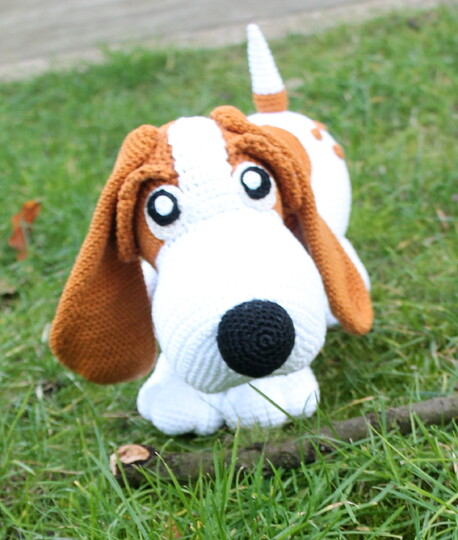 Beagle Snoopy – amigurumi crochet pattern dog, approx. 30 cm
