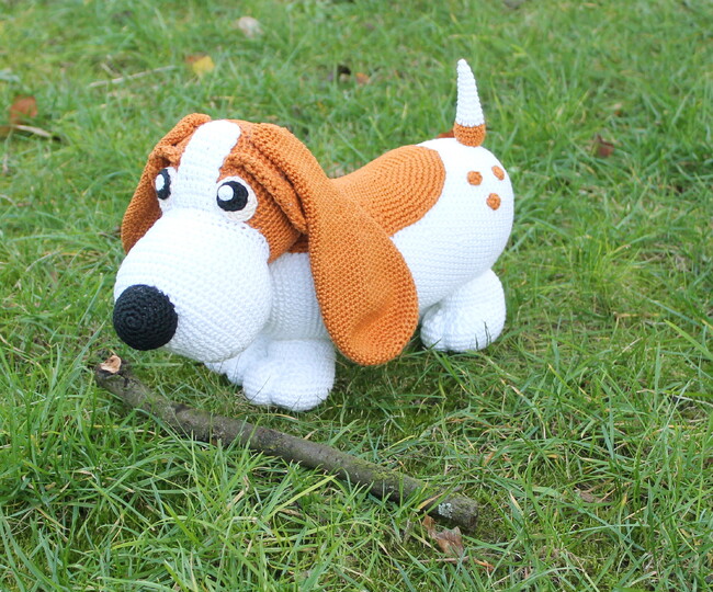 Beagle Snoopy – amigurumi crochet pattern dog, approx. 30 cm