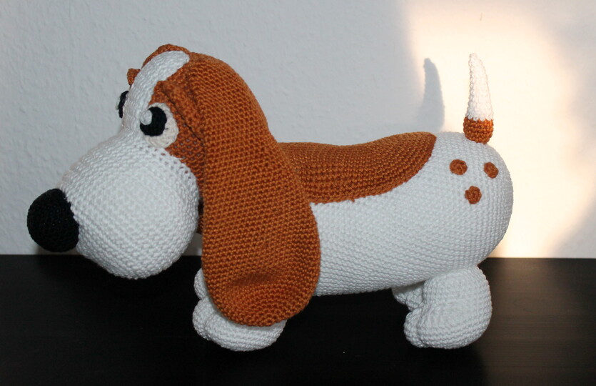 Beagle Snoopy – amigurumi crochet pattern dog, approx. 30 cm