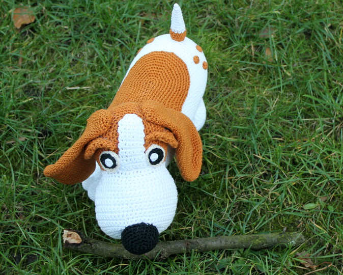 Beagle Snoopy – amigurumi crochet pattern dog, approx. 30 cm
