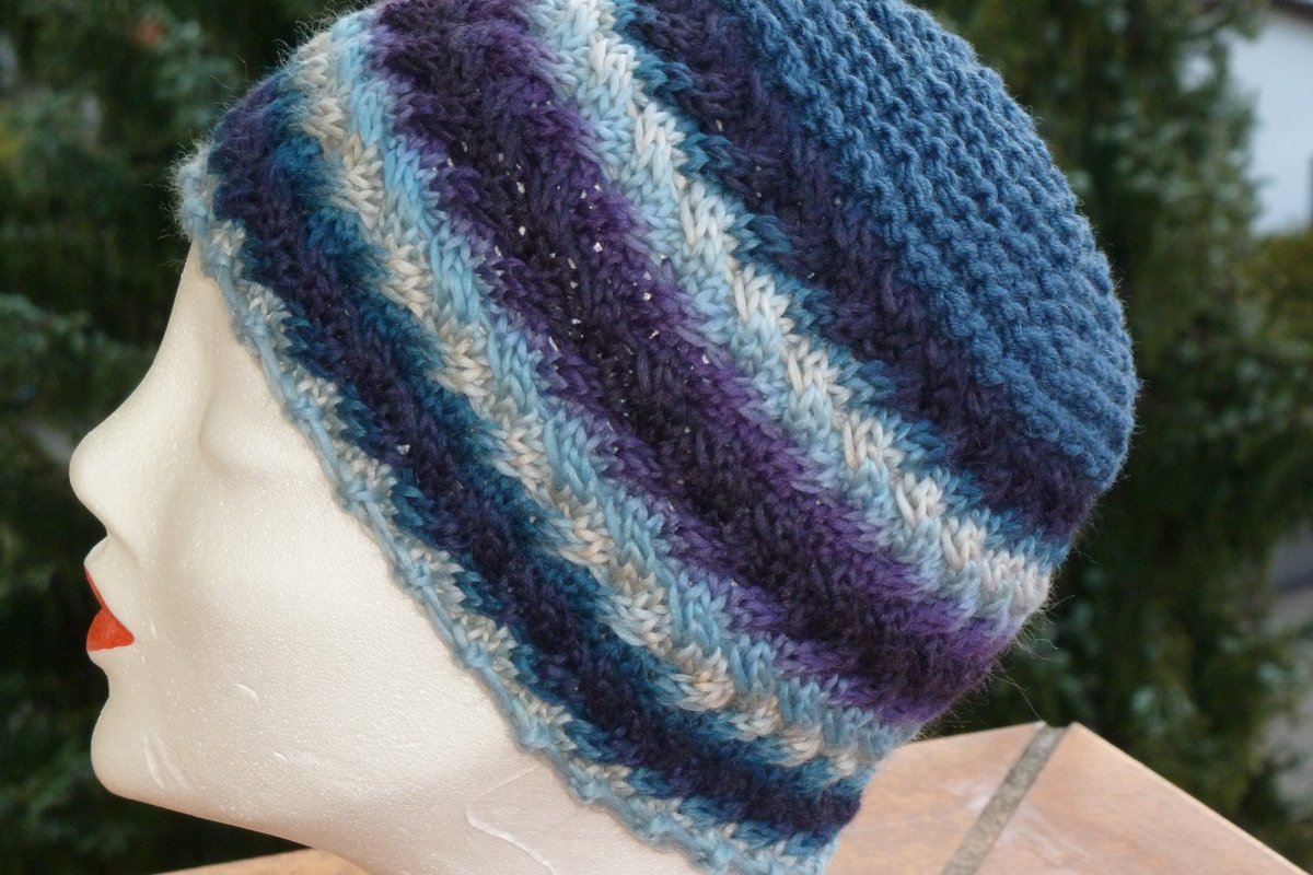 Mütze , gestrickt mit Flechtmuster