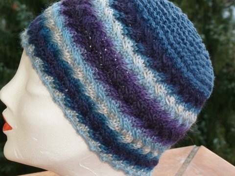 Mütze , gestrickt mit Flechtmuster