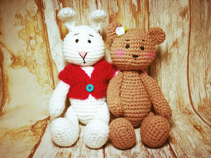 Süße Freunde Bärchen und Häschen häkeln