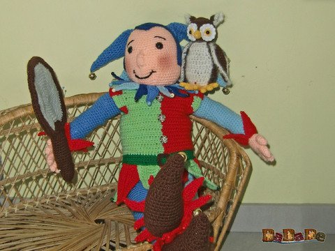 Harlekin Till Eulenspiegel, mit Eule und Spiegel - gehäkelt von Dadade