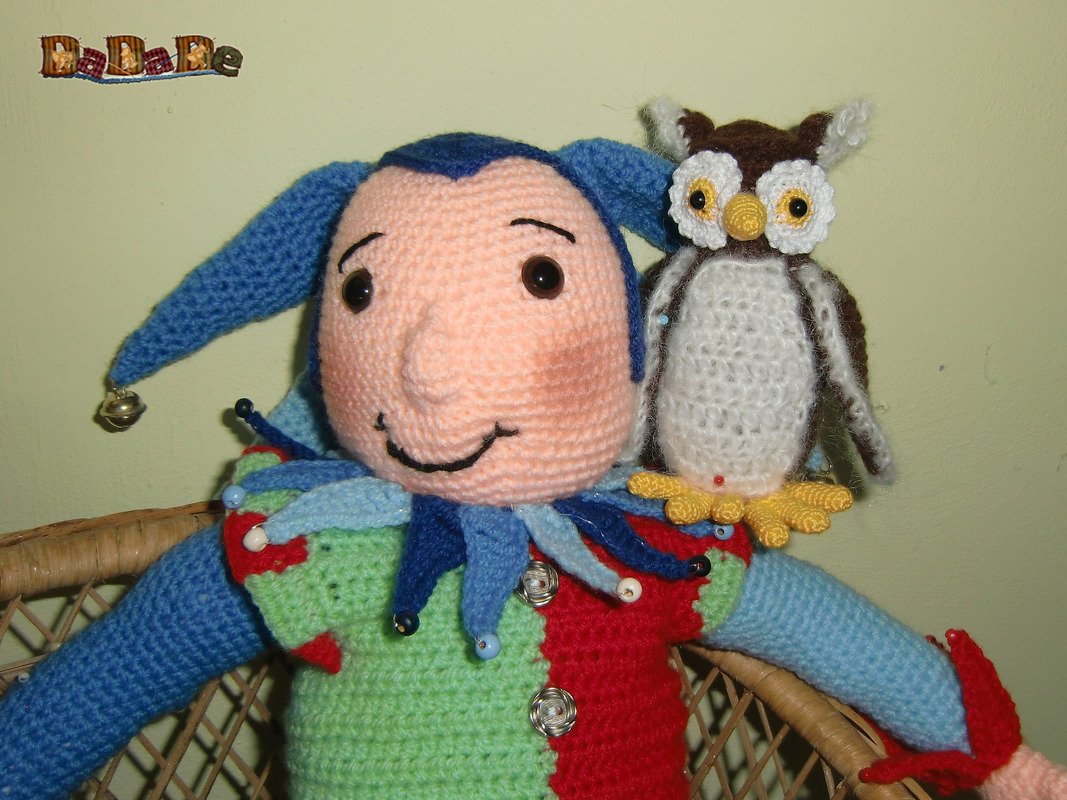 Harlekin Till Eulenspiegel, mit Eule und Spiegel - gehäkelt von Dadade - Bild 2