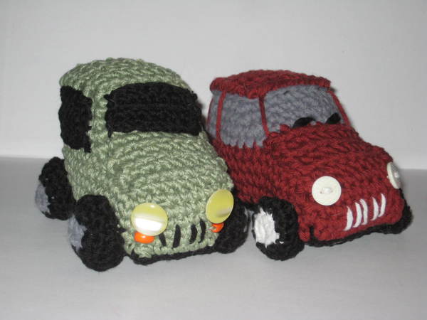 Maroon car crochet pattern
