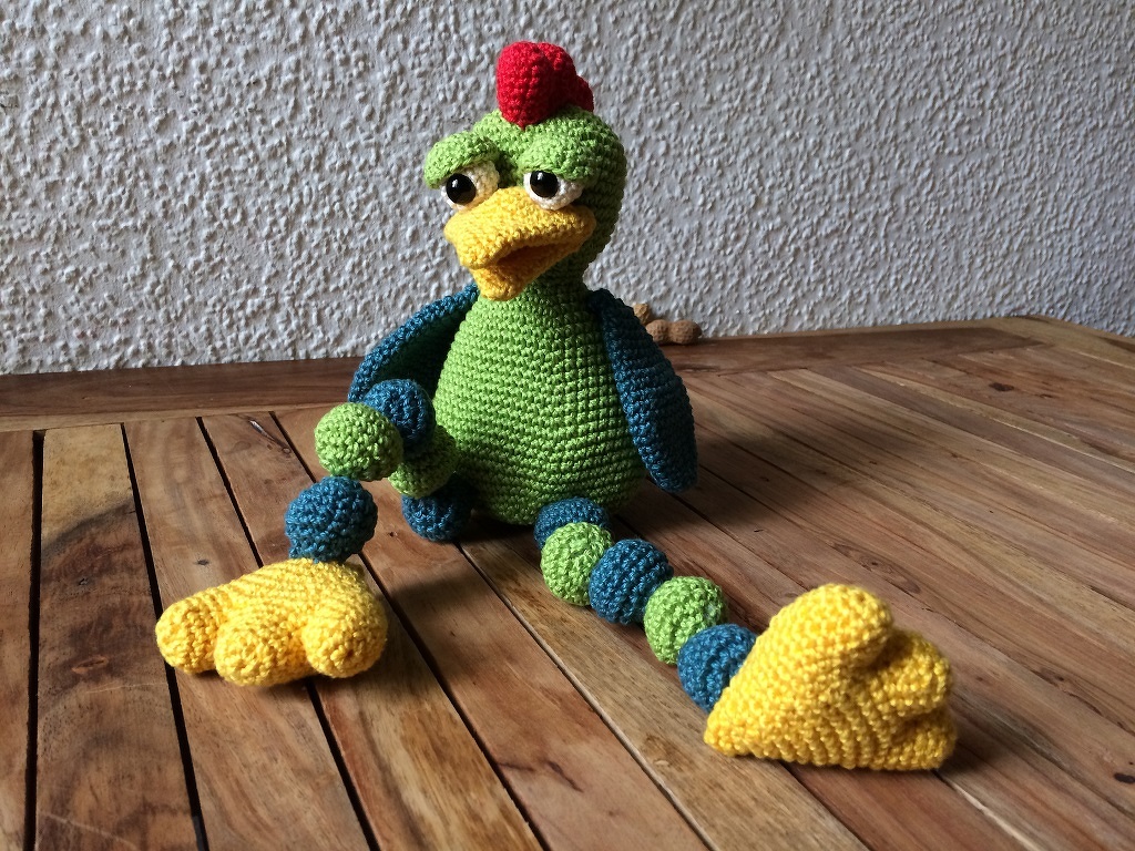 Häkelanleitung für einen „stolzen Gockel“, Kantenhocker