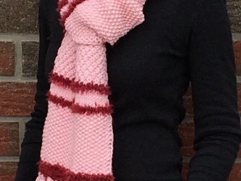 Strickanleitung für Fransenschal im Materialmix