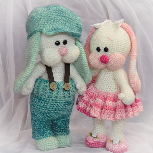 Hasenjunge Coole Socke 30 cm mit Mütze Hose und Hosenträgern Hase Osterhase zu Ostern