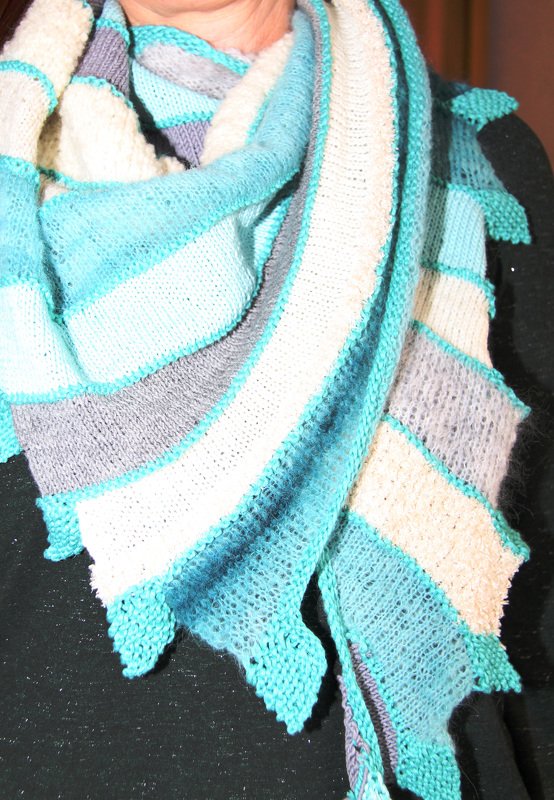 Kuscheldrachen - Schultertuch , Schaltuch im Drachenschwanz-Design