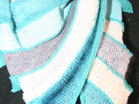 Kuscheldrachen - Schultertuch , Schaltuch im Drachenschwanz-Design