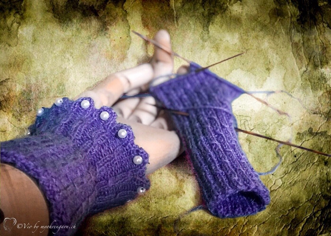 Edle Arm-Stulpe mit Perlen (gestrickt)