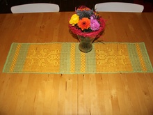 Frühlingsfrischer Tischläufer - Filethäkeln - Häkelanleitung