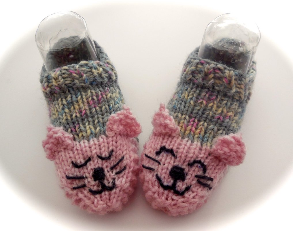 Baby/Kinder Katzensöckchen - Hausschuhe Gr. 18 - 28 - Strickanleitung