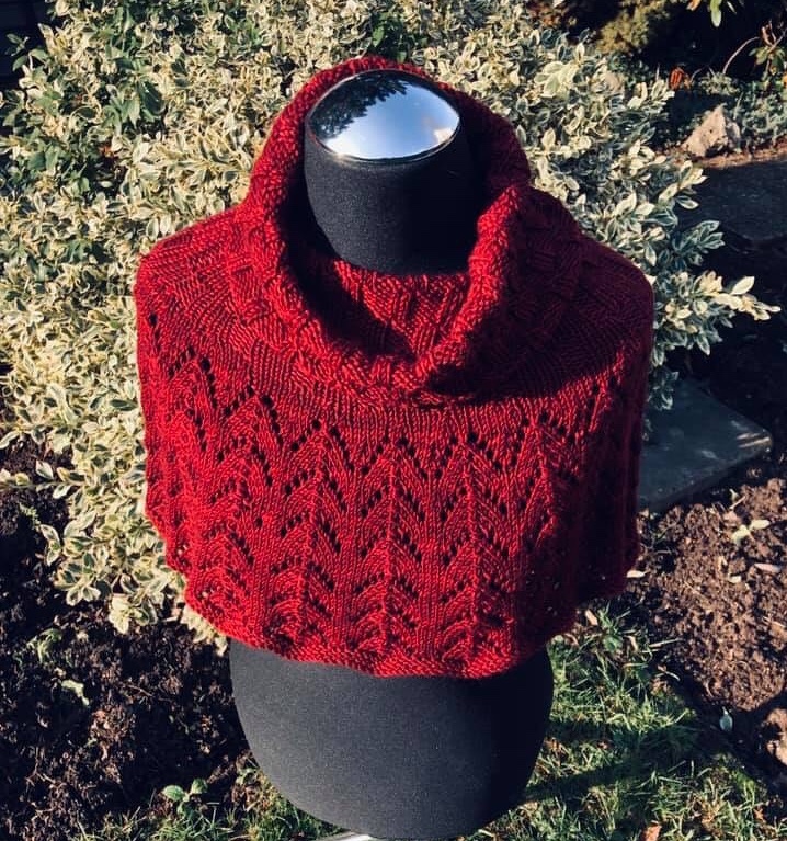 gestrickter Schulterschmeichler Shades of Understatement