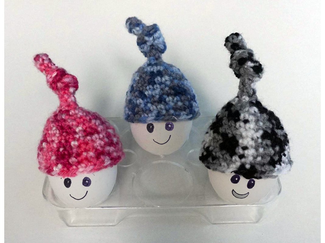 Crochet pattern: egg cosy with knot