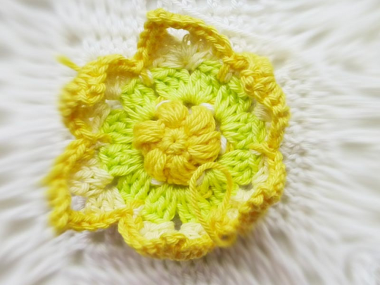 H&auml;kelanleitung * Granny Square und H&auml;kelbl&uuml;te Schneerose