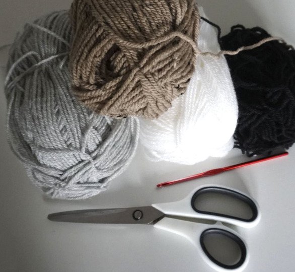 Häkelanleitung für ein kleines Bären Kuschelkissen