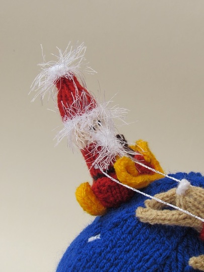 Santa's Sleigh Ride Tea Cosy Knitting Pattern