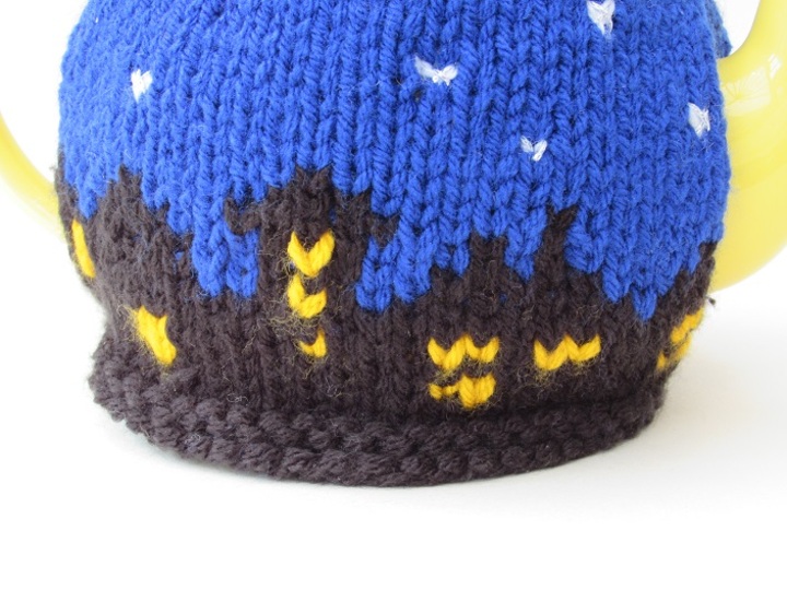 Santa's Sleigh Ride Tea Cosy Knitting Pattern