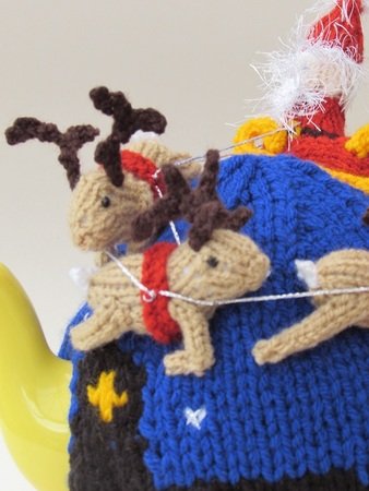 Santa's Sleigh Ride Tea Cosy Knitting Pattern