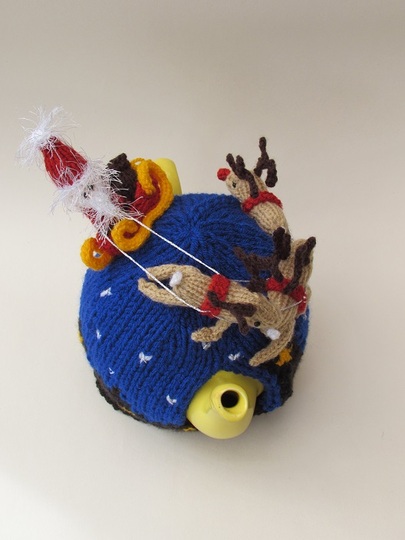Santa's Sleigh Ride Tea Cosy Knitting Pattern