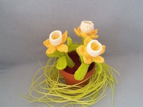 Osterglocken / Narzissen im Töpfchen, Häkelanleitung