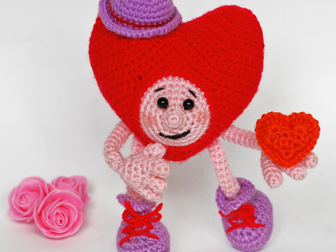 Amigurumi pattern for crochet Heart in love. Valentine's Day gift.