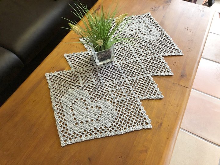 Häkeln / Tischläufer ZickeZacke / 2 Größen / 3 Motive