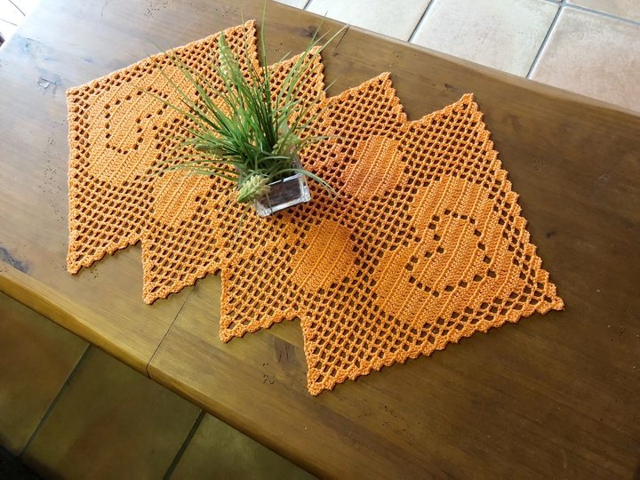 Häkeln / Tischläufer ZickeZacke / 2 Größen / 3 Motive